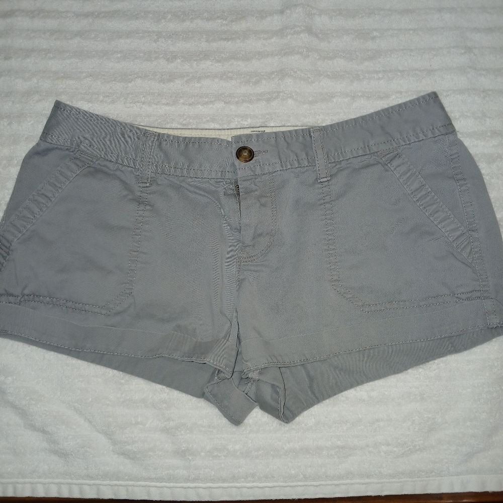 Old navy, size 6, gray shorts.